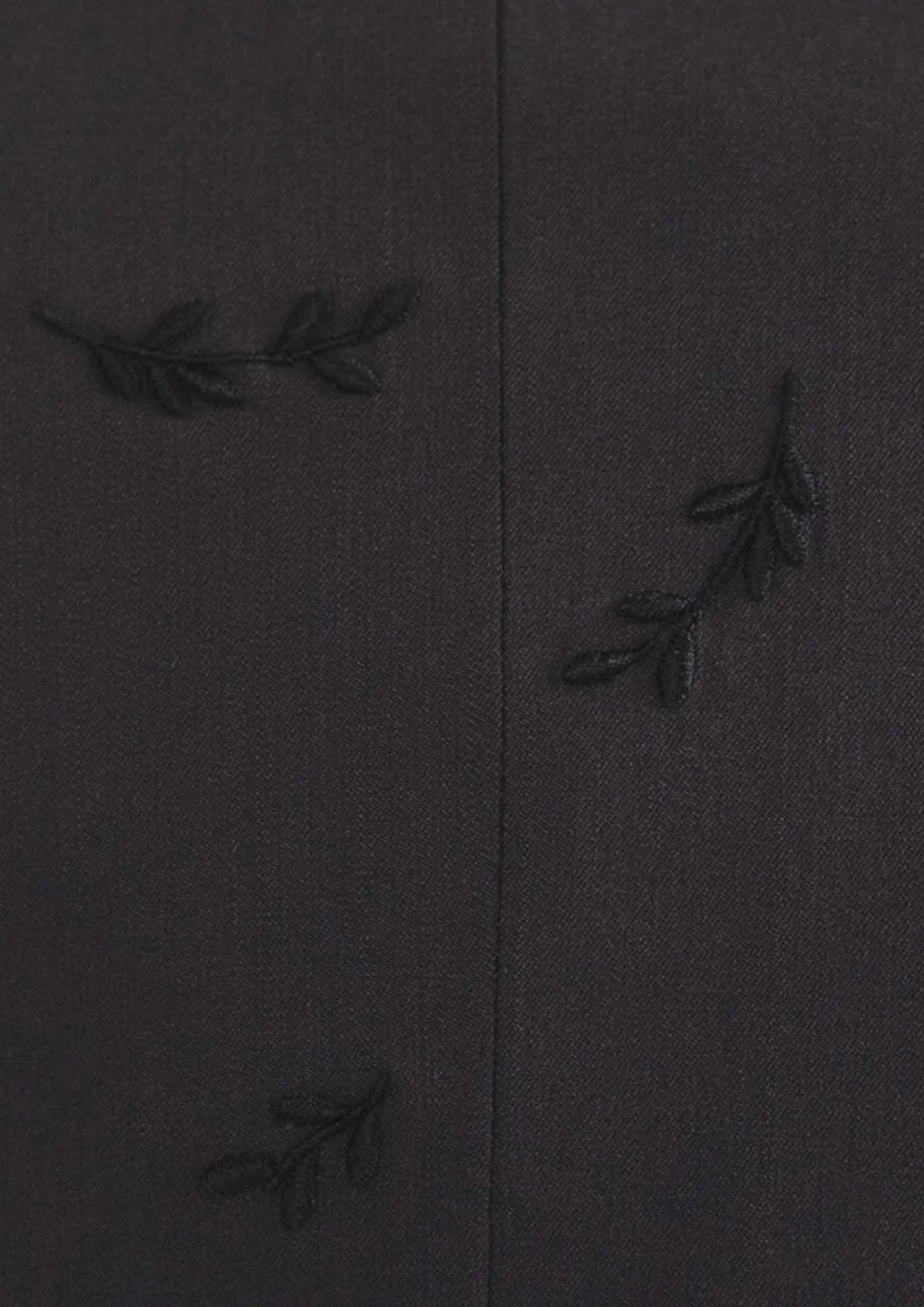 BLACK EMBROIDERED BLAZER