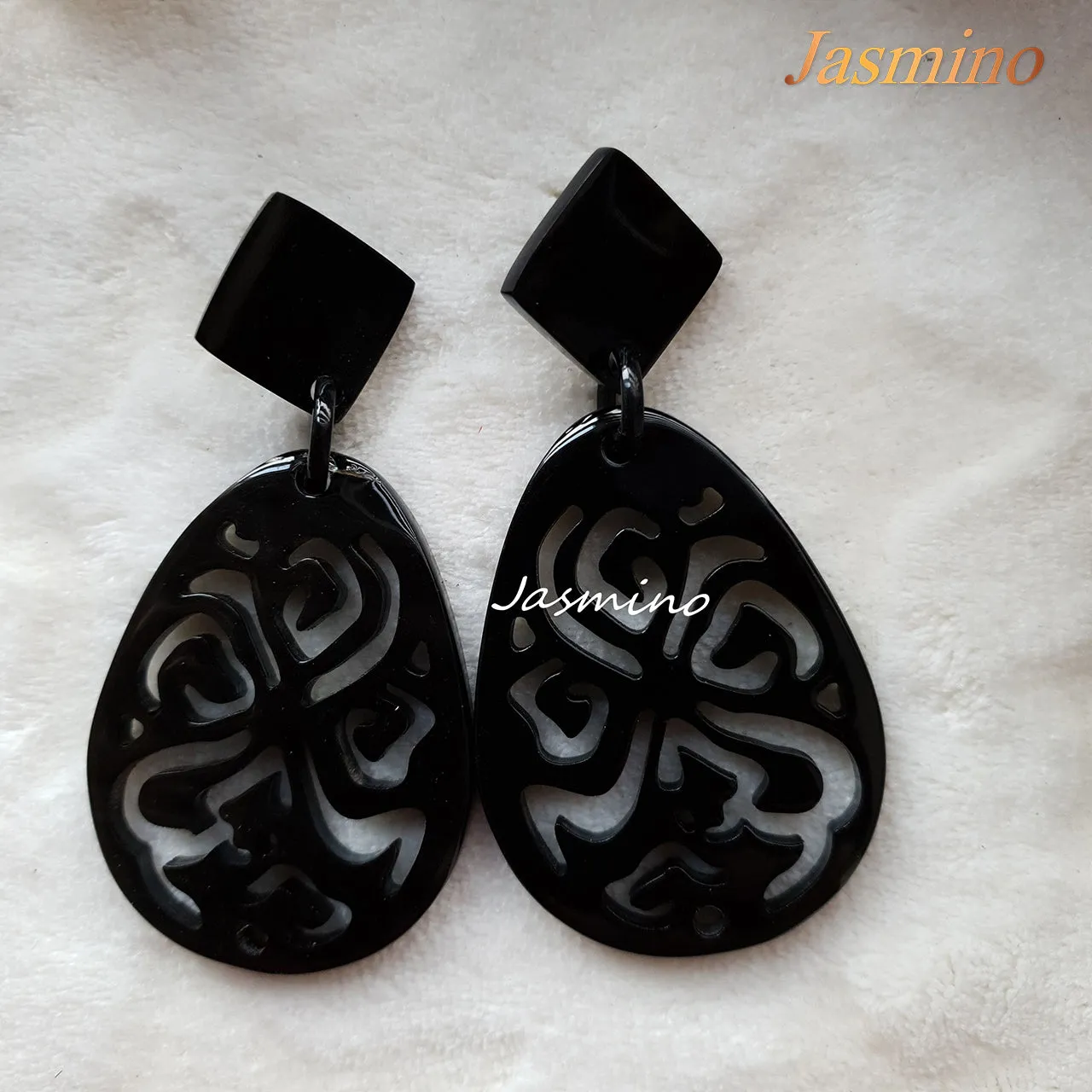 Jasmino Unique Elegant Oval Halloween Spider Drop Earrings Made By Natural Buffalo Horn
