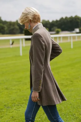 Long blazer from knitted cashmere in taupe