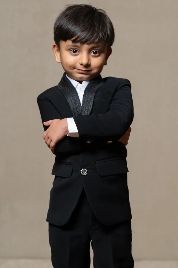 Stylish Blackslim-fit suit for boys, perfect for weddings and formal occasions.